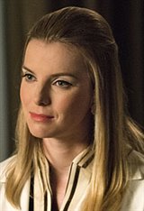 Betty Gilpin Photo