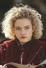 Julia Garner Photo