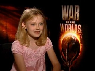 DAKOTA FANNING - WAR OF THE WORLDS