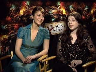 MARY ELIZABETH WINSTEAD & MICHELLE TRACHTENBERG (BLACK CHRISTMAS)